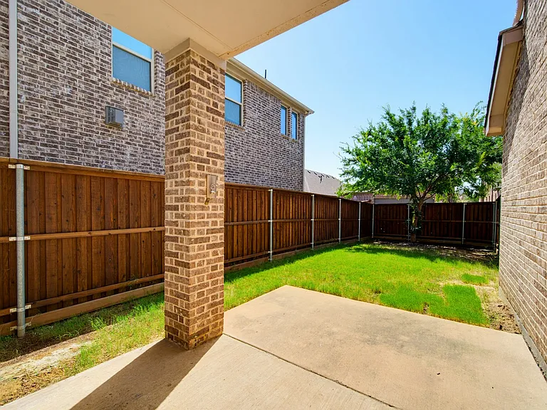 2125 Olivereta Dr — Photo 17