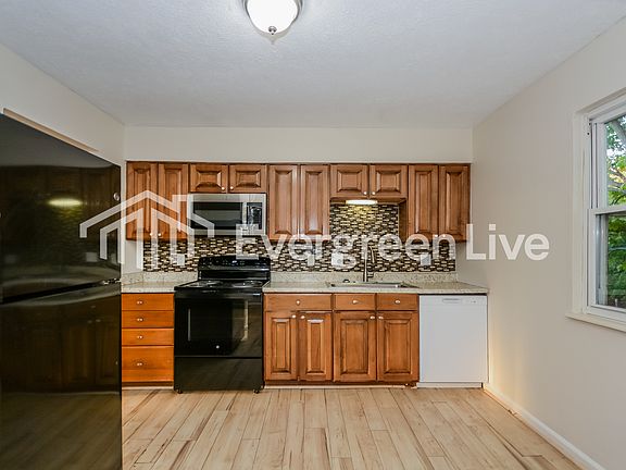 5th image of 266 Halidonhill Ln