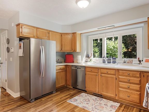 3rd image of 799 Minkin Dr
