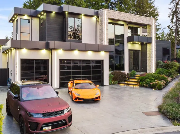 6127 152a St, Surrey, BC V3S 1E7