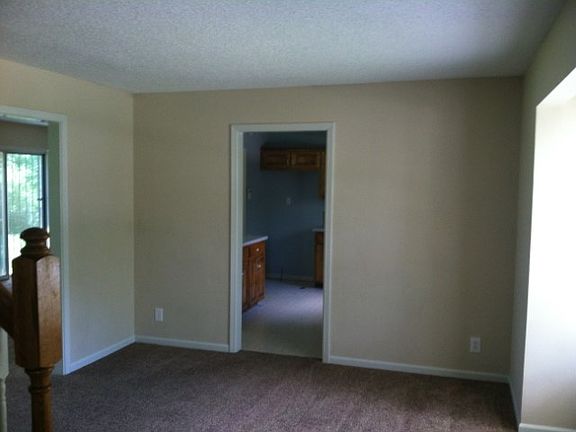 5th image of 7207 Askew Ave
