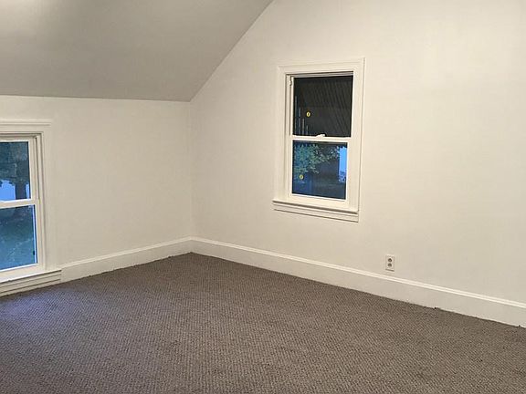 3rd image of 310 Noble Ave #2