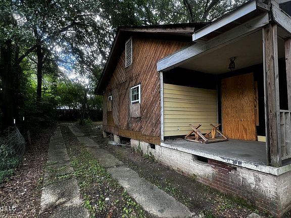 3rd image of 224 Houston Ave