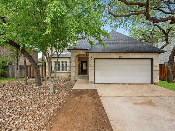 3rd image of 1010 Del Roy Dr