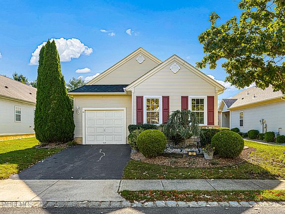 3rd image of 32 Gabriella Circle
