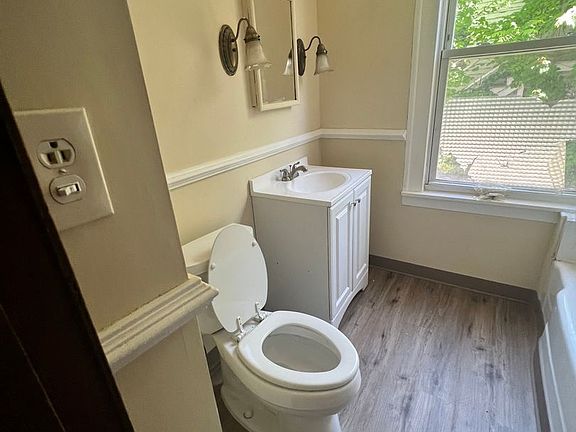 2nd image of 40 Marlborough St APT 1-E