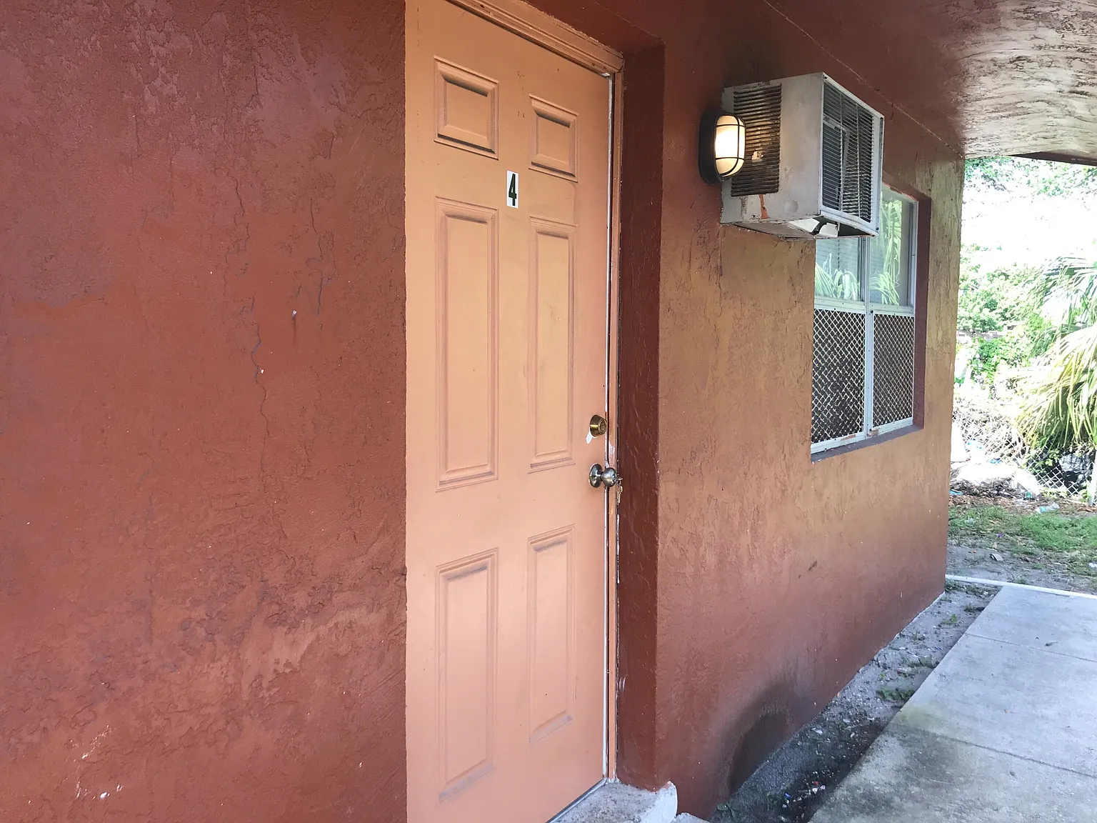 827 NW 10th Ter — Photo 1