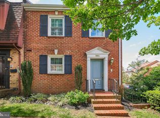 3886 University Dr, Fairfax, VA 22030