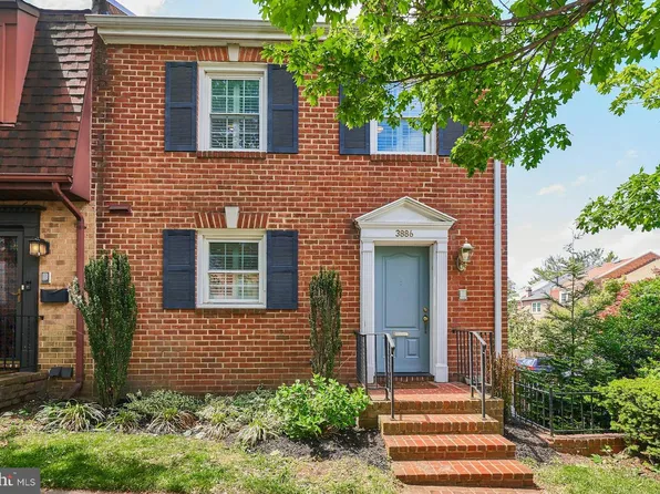 3886 University Dr, Fairfax, VA 22030