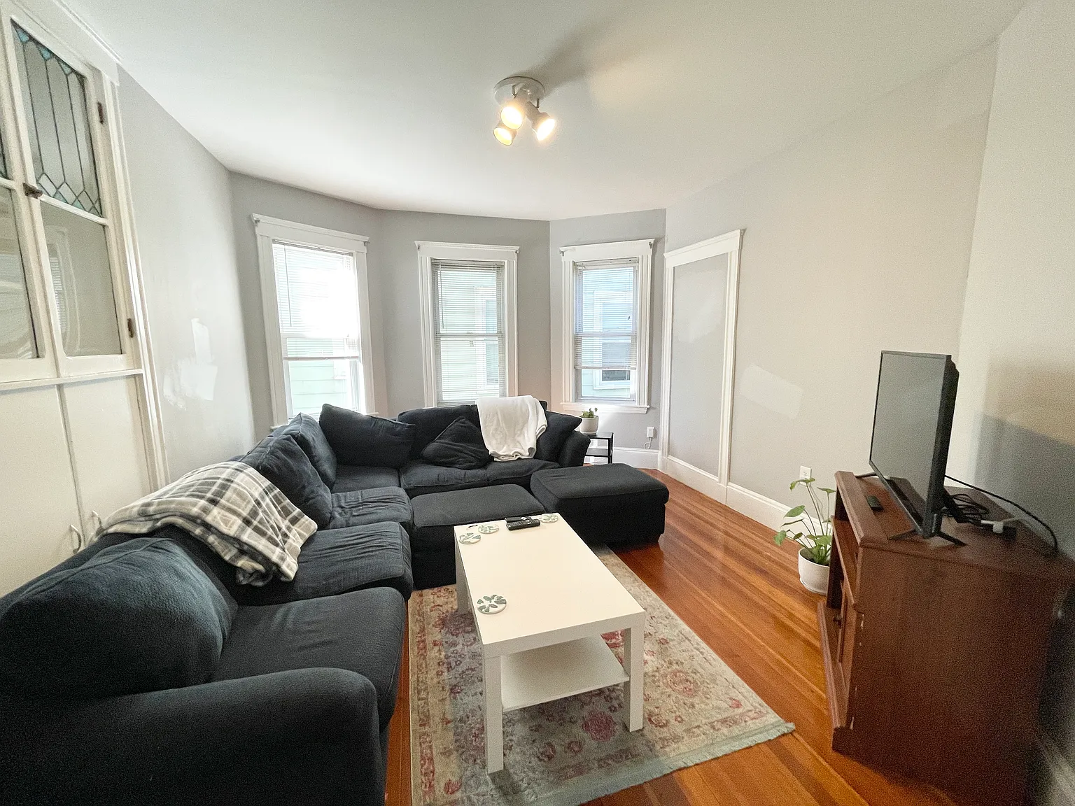 4 bed, 1500 sqft, $3,800 — Photo 3