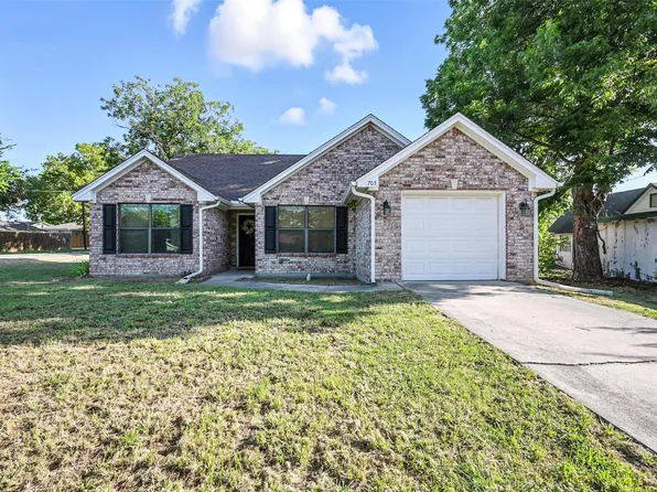 703 Peach St, Sanger, TX 76266