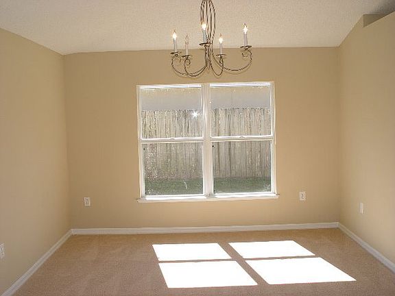 4th image of 6 Pebble Stone Ln