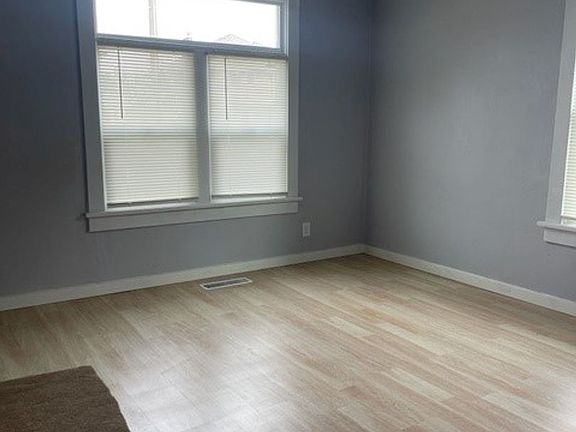 5th image of 3310 6th Ave #A