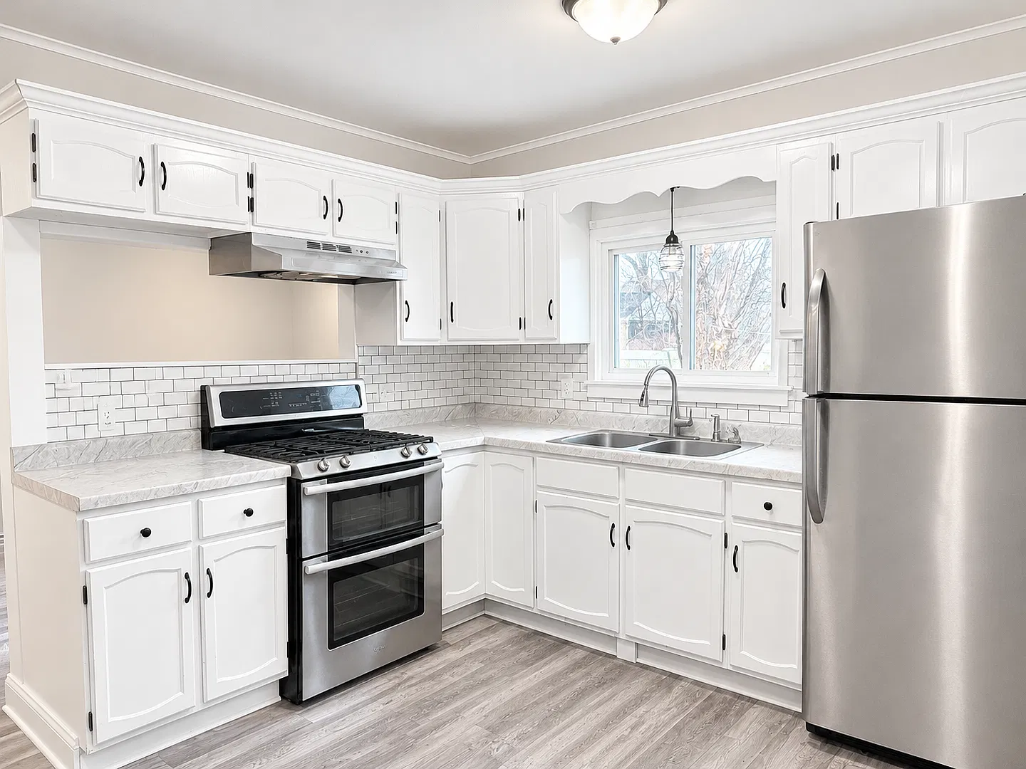 Charming Character Home with Screened Porch & Main Floor Laundry in North Branch — Photo 2