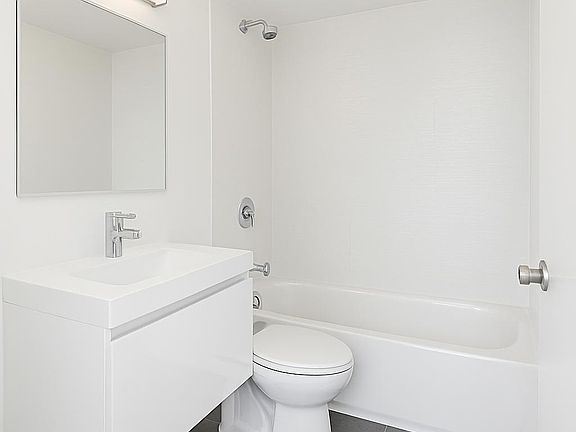 5th image of 2016 Bay Dr APT 202