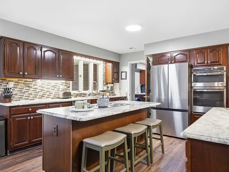 1126 Somerset Ln — Photo 5
