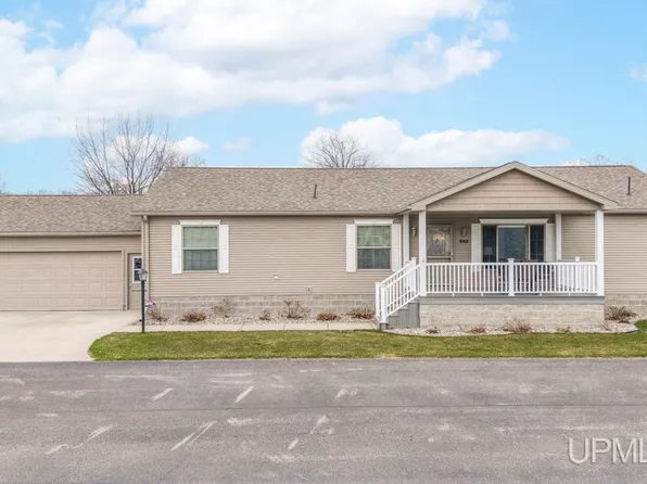 52 Kenneally Blvd, Gladstone, MI 49837