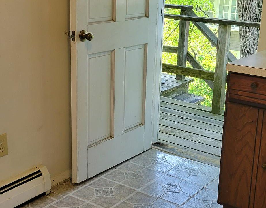 1st image of 107 Green St APT 4