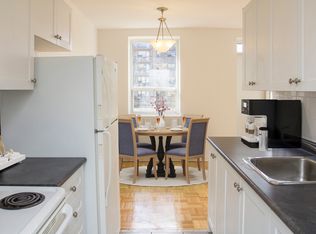 27 Thorncliffe Park Apartments, Toronto, ON M4H 1J2