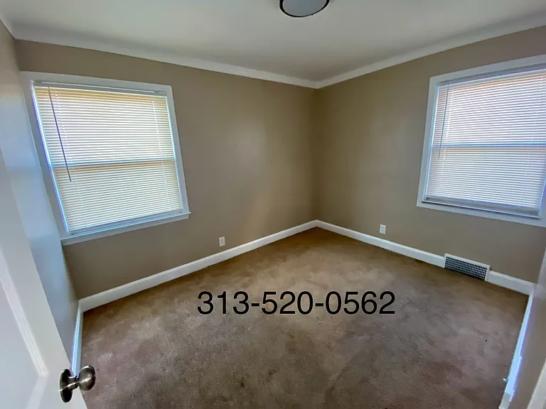 15881 Manor St — Photo 4