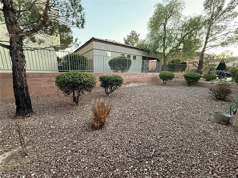 10529 Allthorn Ave — Photo 9