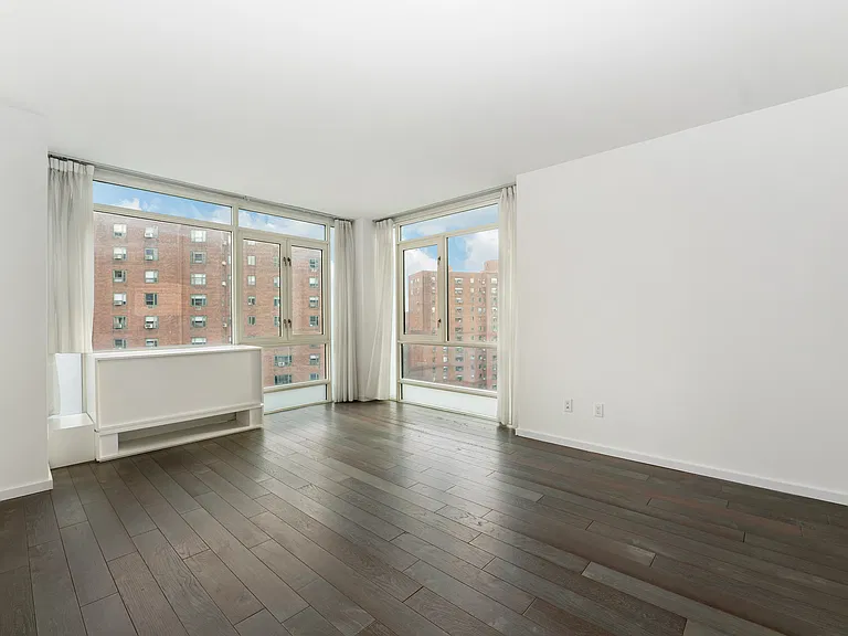 385 1st Ave #11G — Photo 3
