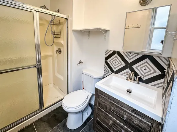 394 Woodlawn Avenue image 13 of 15