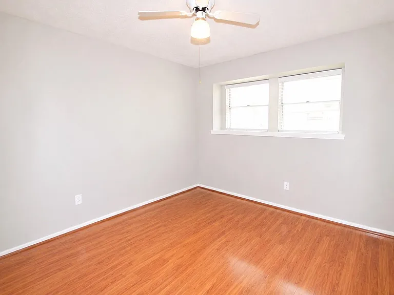 13511 Brook Hollow Dr — Photo 8
