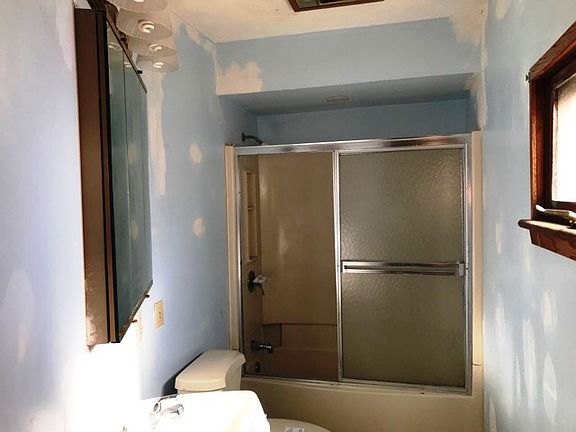 3rd image of 900 Virginia St
