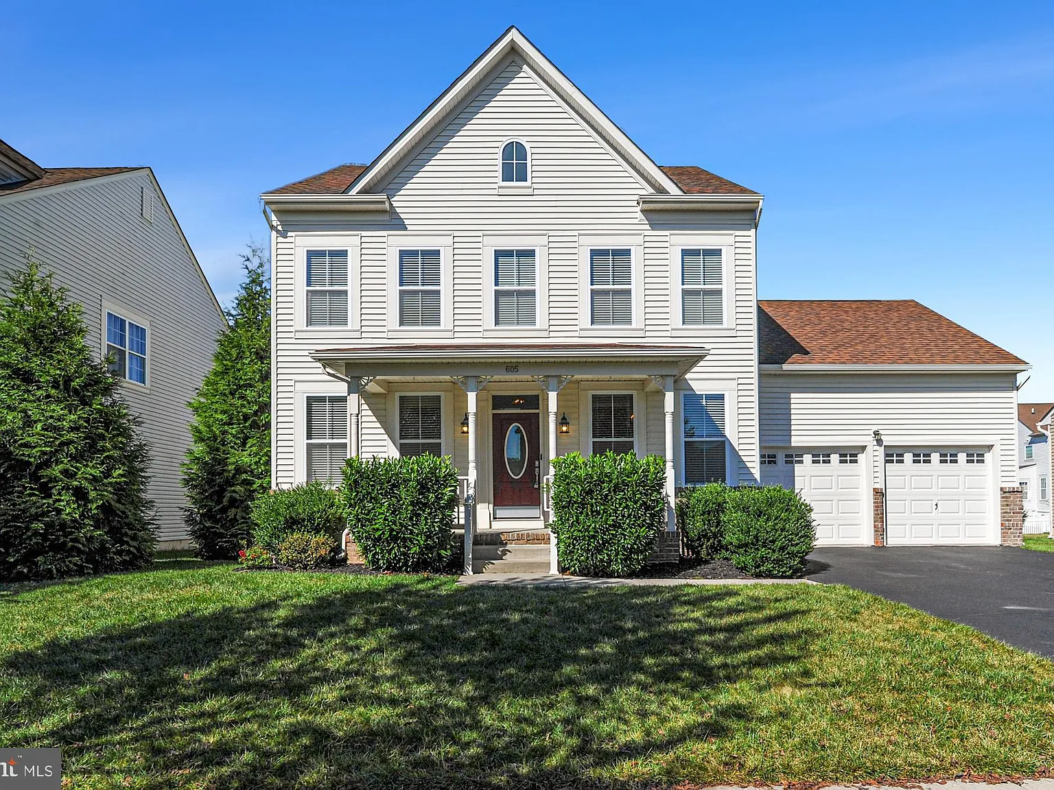4 bed, 2.5 bath, 2800 sqft, $3,400 — Photo 1