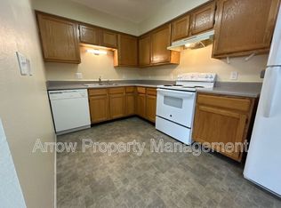 1009 W 14th St #2, Wamego, KS 66547