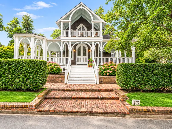 13 Spring Garden Ave, Shelter Island Heights, NY 11965