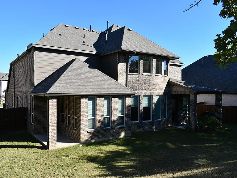 1717 Carter Cir — Photo 2