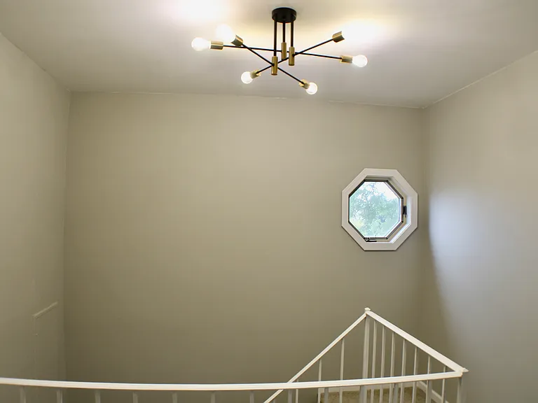 1483 Colony Dr — Photo 3