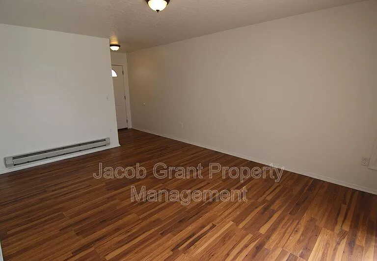 385 Golden St #2 — Photo 8