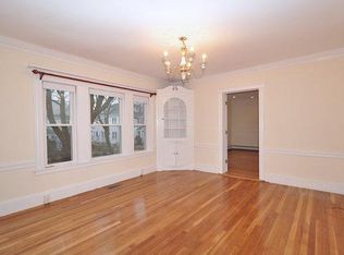 24 Crosby Rd #2, Chestnut Hill, MA 02467