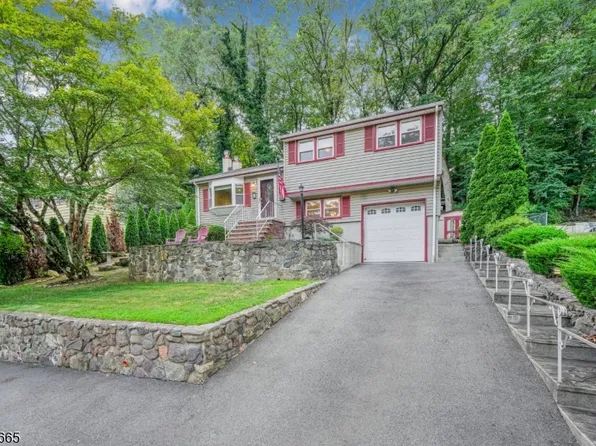 95 Knolls Rd, Bloomingdale Boro, NJ 07403