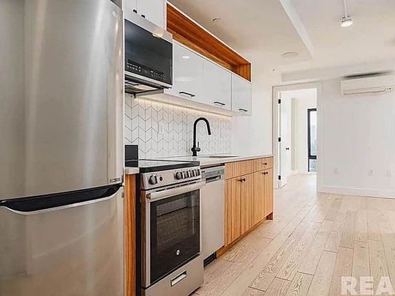4th image of 60 W 125th St #1705B