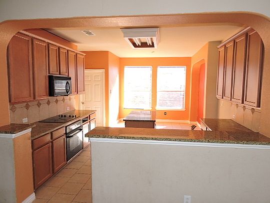 3rd image of 2821 Fantail Dr