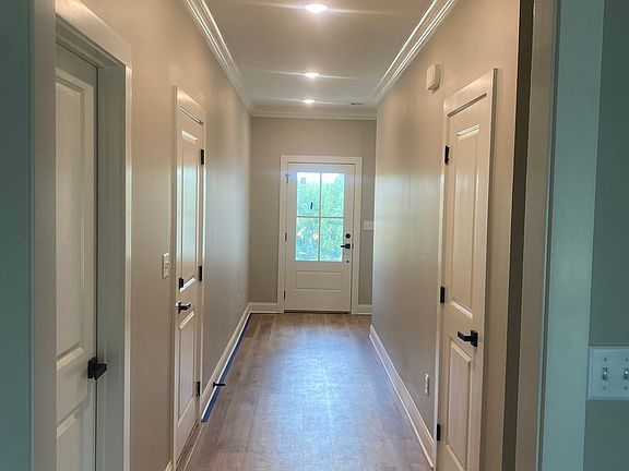 4th image of 703 Joseph Ln