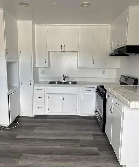 946 Larch St #2 — Photo 3