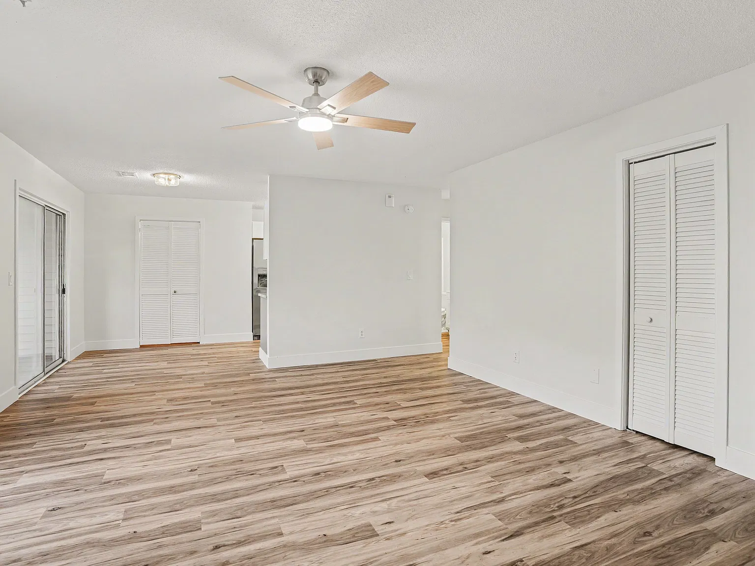 2 bed, 921 sqft, $1,600 — Photo 4