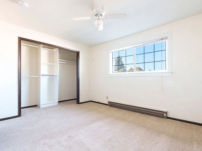 525-Monmouth Villas — Photo 18