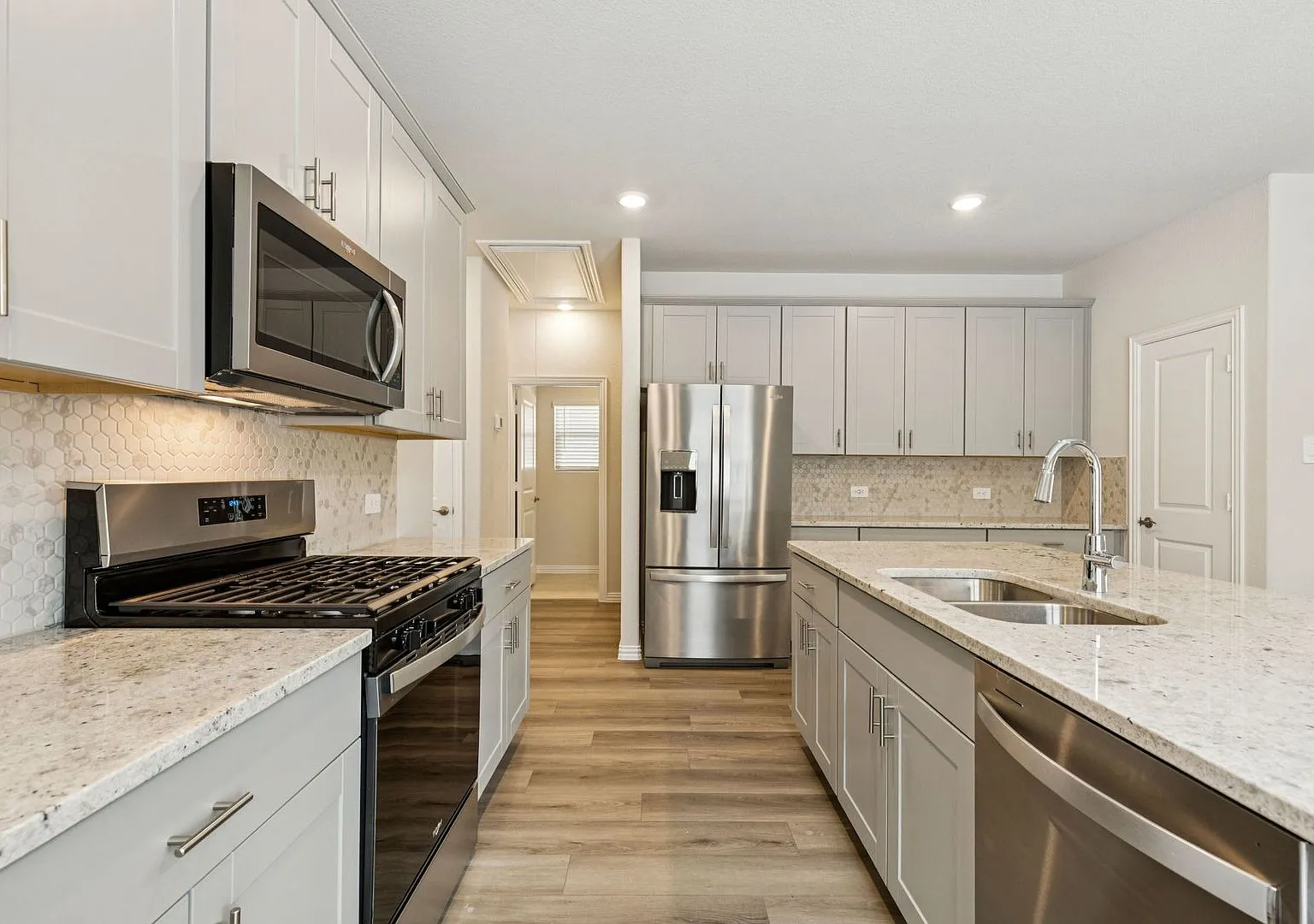 3 bed, 1551 sqft, $2,100 — Photo 4