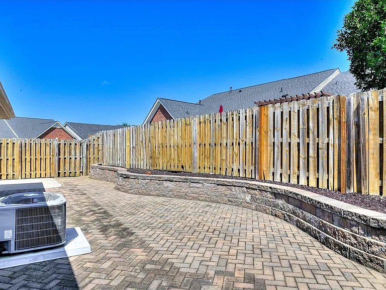 443 Surrey Park Dr SE — Photo 32