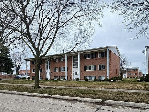 2nd image of 8211 Denwood Dr