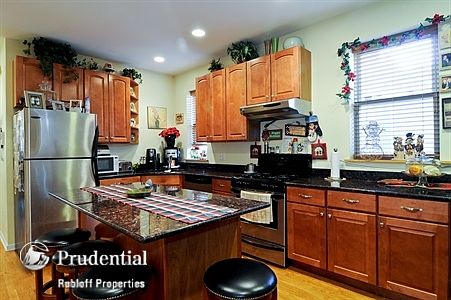 5th image of 2545 N Avers Ave #1F