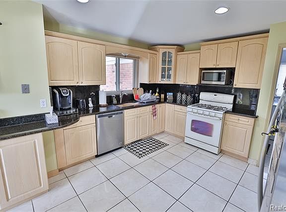 4th image of 5276 Waterview Dr