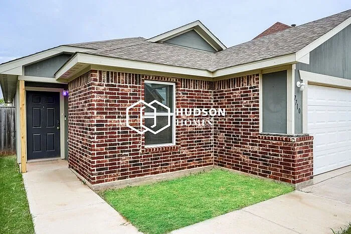 3 bed, 2.0 bath, 1405 sqft, $2,299 — Photo 3