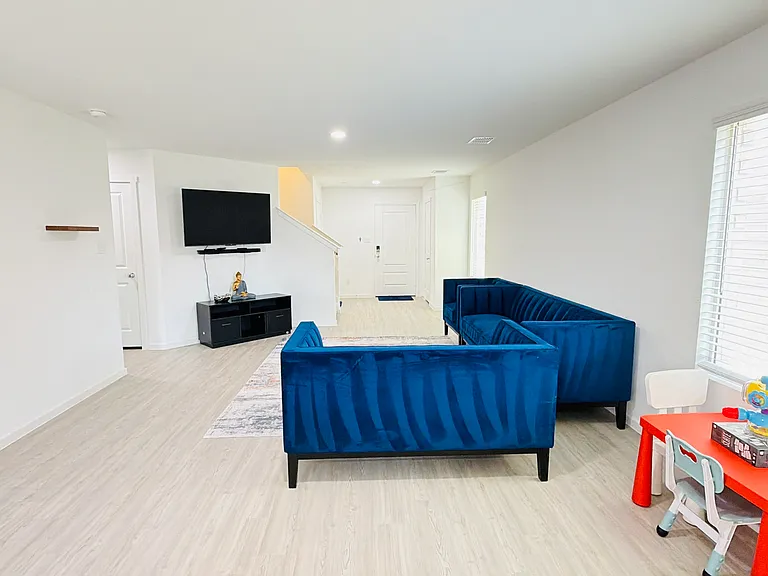 217 Adelina Dr — Photo 8